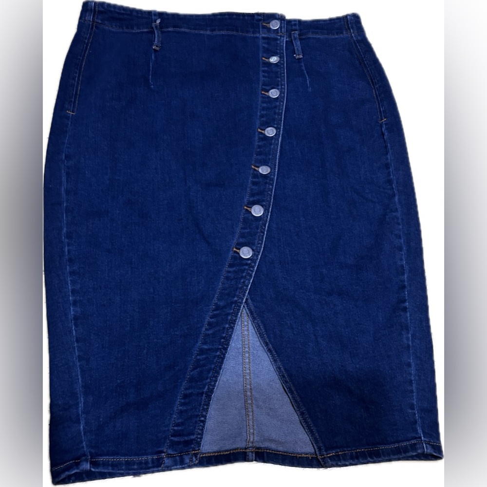 Addition Elle Premium Denim Women’s button front denim skirt. Size 20